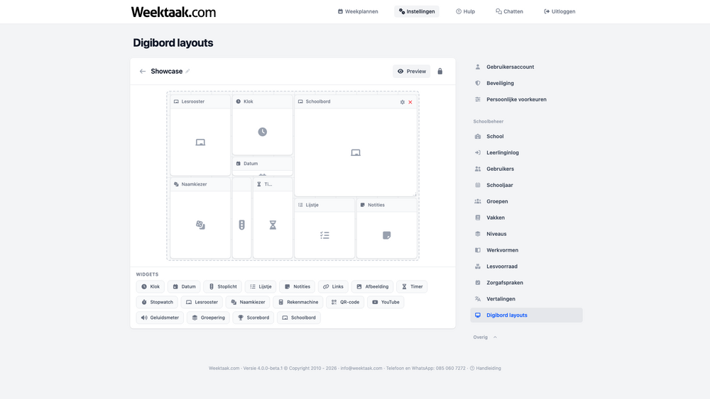 Digibord-template-ontwerper met een Showcase-template. Verschillende widgets staan in een grid: lesrooster, klok, schoolbord, datum, naamkiezer, stoplicht, timer, lijstje en notities.